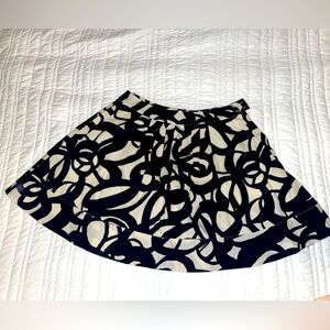 Black and white skirt. Size 6. Fei from Anthropology. POCKETS.